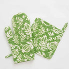 Pomegranate Green oven mitt and pot holder set. 