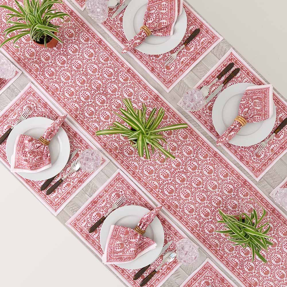 This 100% cotton table runner pairs well with other textiles of the same pattern. 