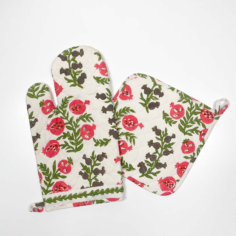 Pom Bells Fern & Poppy oven mitt and potholder set. 