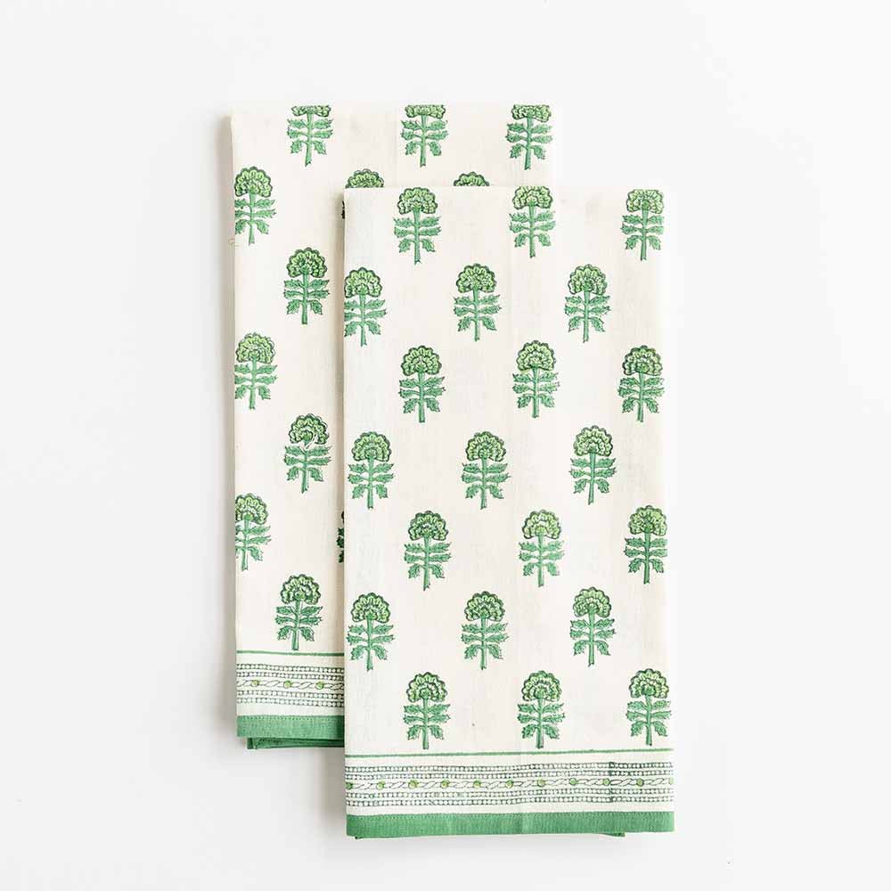 Exclusive green and white floral print on a set of 2 tea towels. 